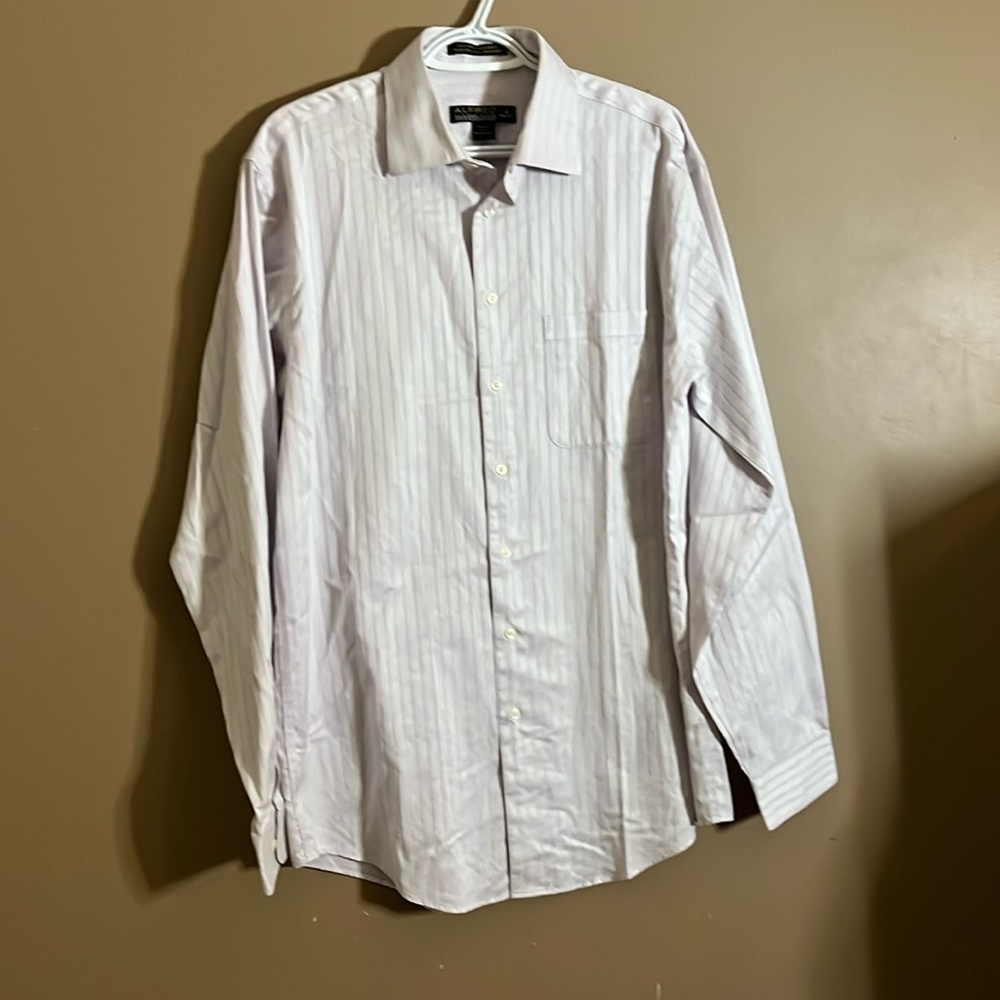 😄Designer dress shirt lilac button down. L5